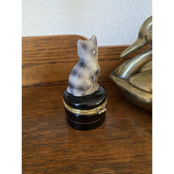 Vintage Ceramic Hinged Cat Trinket Box Bow Closure Ceramic Cat Box - Picture 4 of 5
